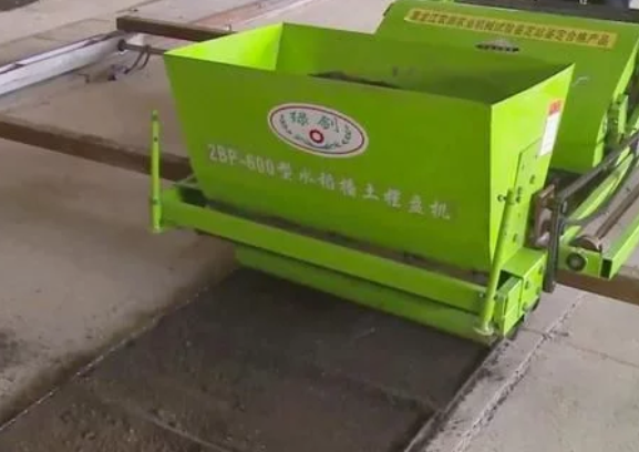 東北小伙發明水稻育秧機，效率提升50倍，可節省200個工人